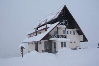 Хостелы Snow House Гудаури-0