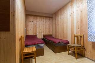 Хостелы Snow House Гудаури Кровать в общем 4-местном номере для мужчин и женщин-1