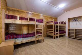 Хостелы Snow House Гудаури Кровать в общем 6-местном номере для мужчин и женщин-3